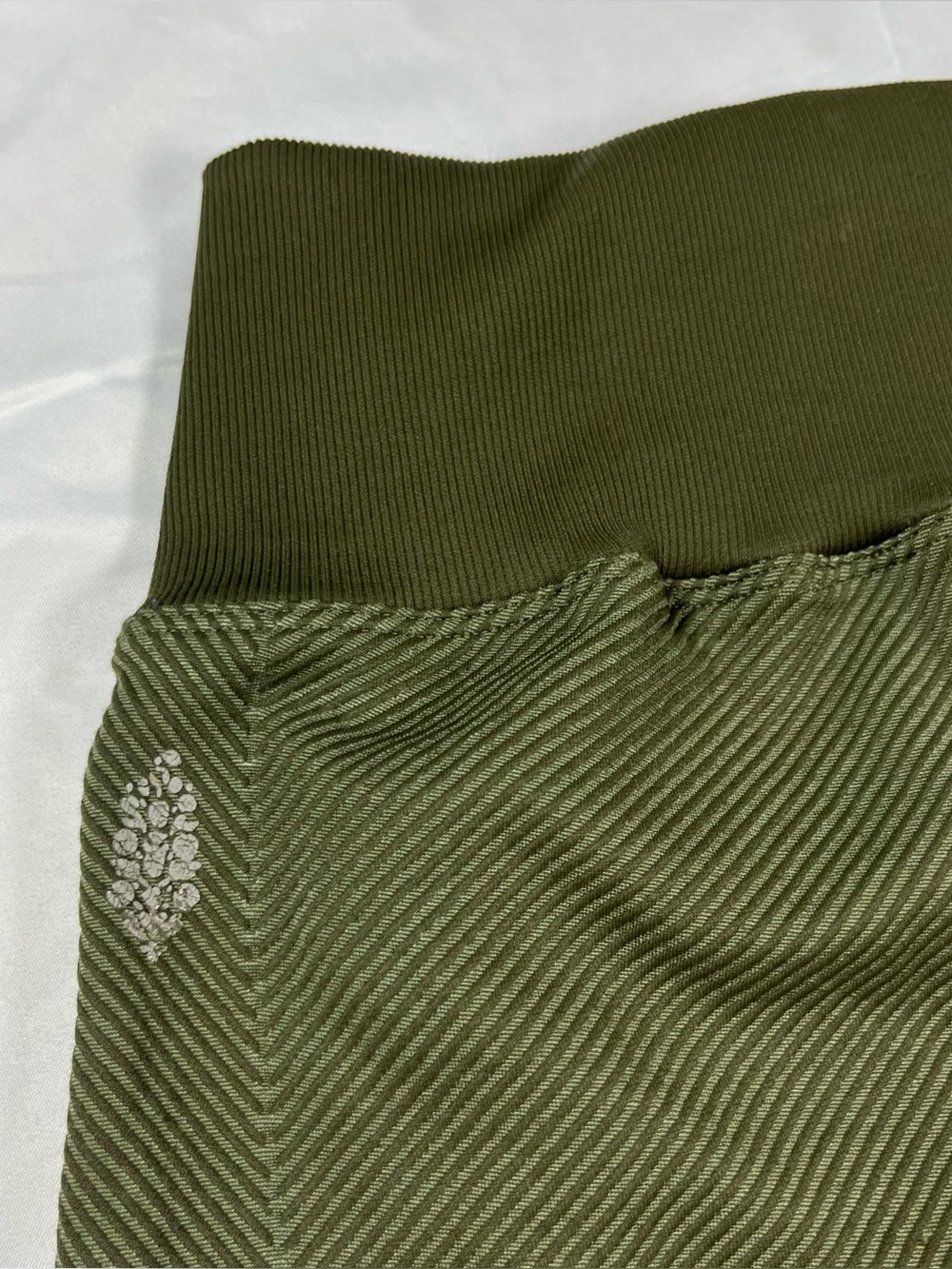 Free People Earthy Green Chevron Ribbed Leggings Size XS Cropped Workout - Picture 6 of 8